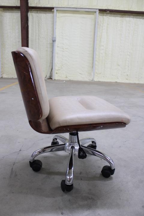 Auction item image